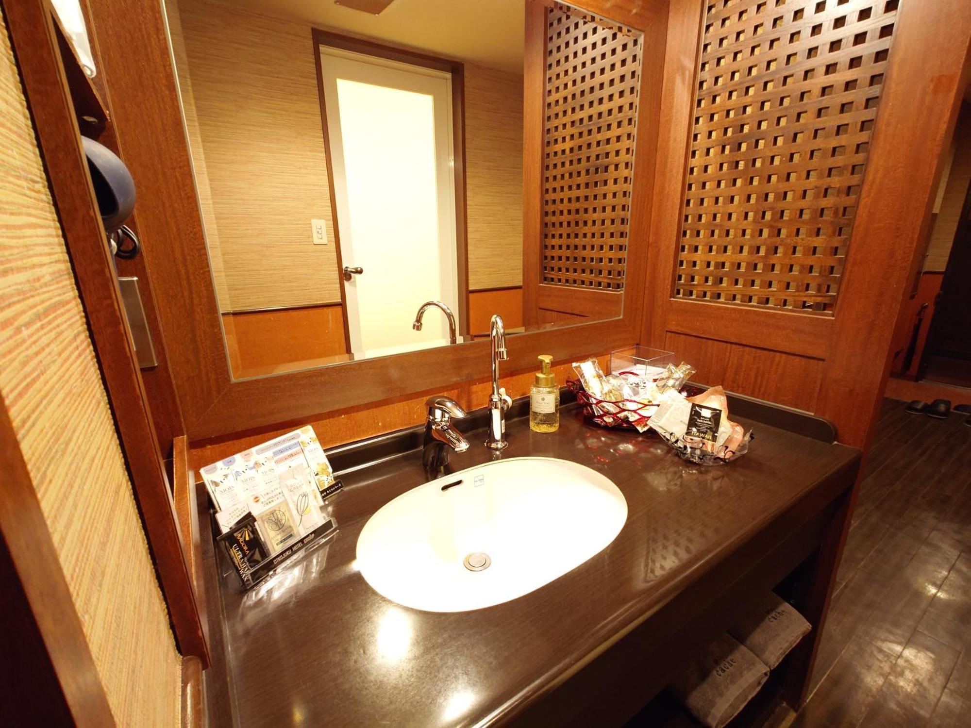 カーシュ Cache 男塾ホテルグループ (adults Only) 2* Himeji